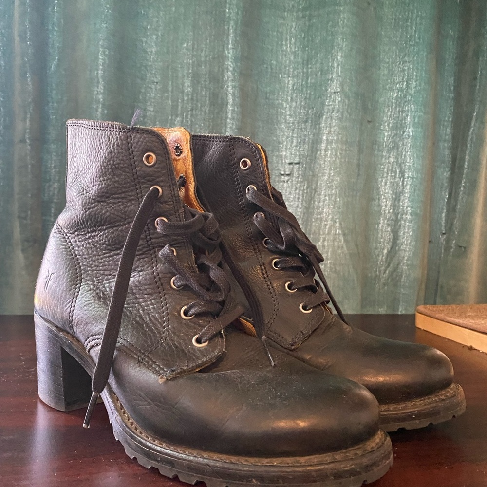 Frye Sabrina Black Lace-Up Ankle Boots
